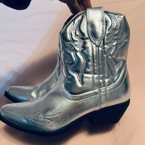 Metallic silver cowboy boots- size 7